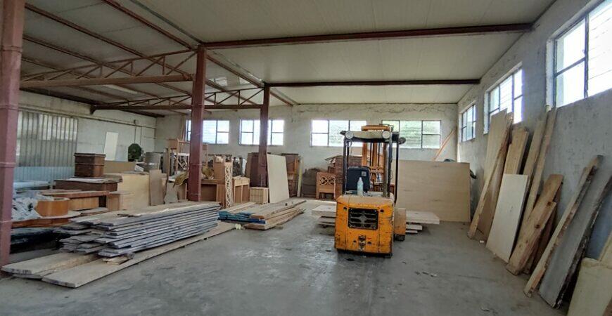 Laboratorio/magazzino con corte privata 12
