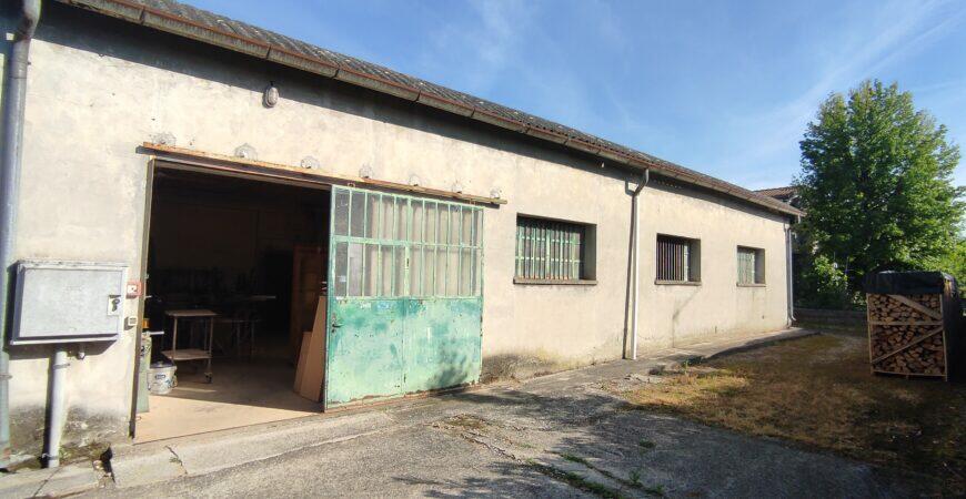 Laboratorio/magazzino con corte privata 0