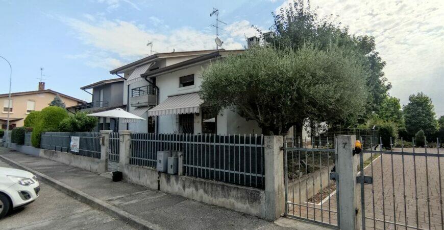 Bifamiliare completa a Sanguinetto 1