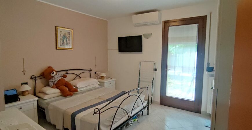 Bifamiliare completa a Sanguinetto 24