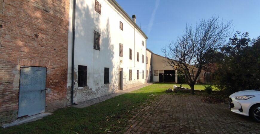 Complesso rurale comodo alla Traspolesana 4