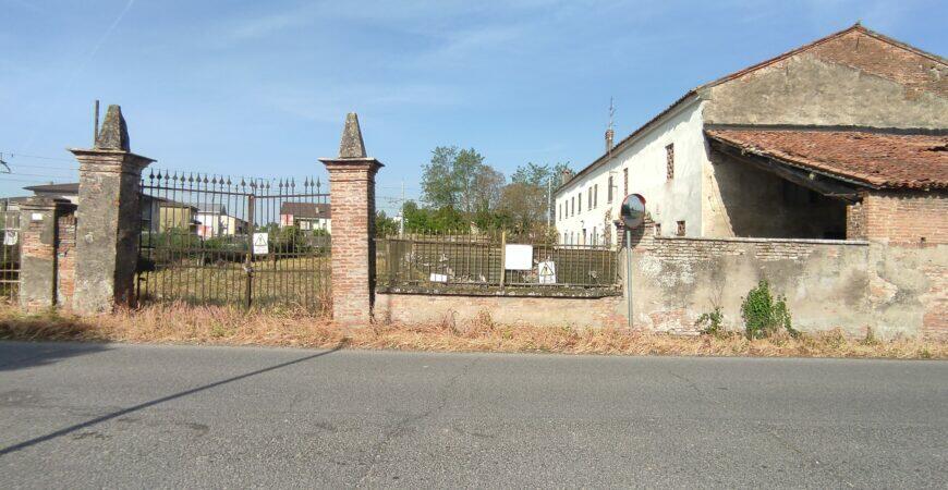 Rustico indipendente su terreno di 3000 mq 3