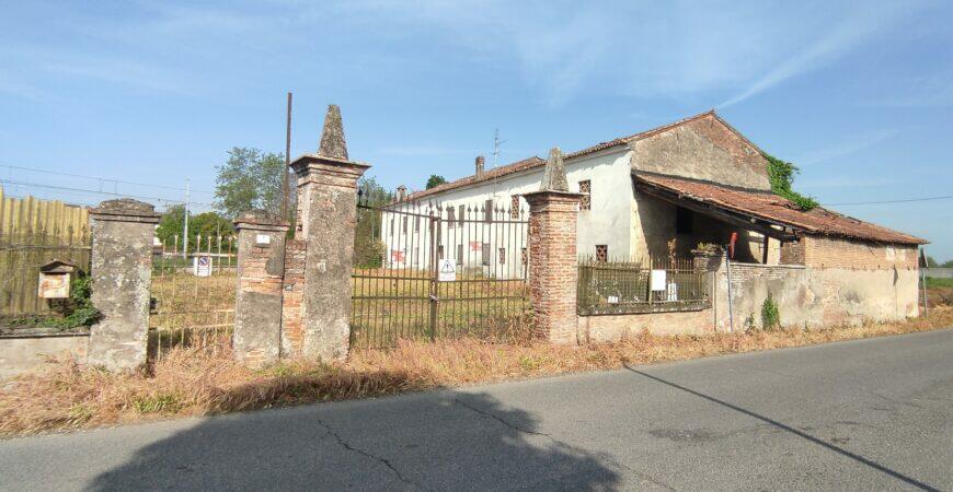 Rustico indipendente su terreno di 3000 mq 4