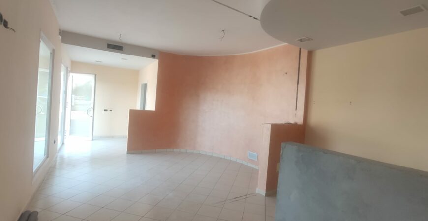 Ufficio/Studio in centro a Concamarise 2