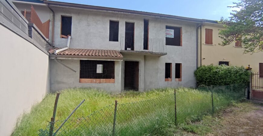 Villetta al grezzo in centro a Cerea 1