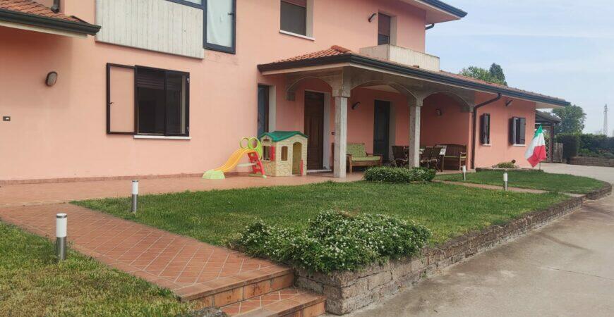 Bellissima villa singola a Cerea 4