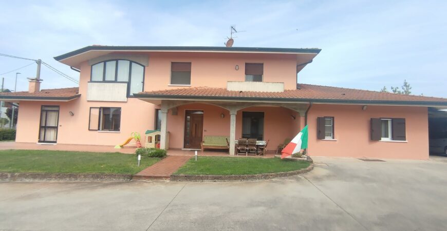 Bellissima villa singola a Cerea 1