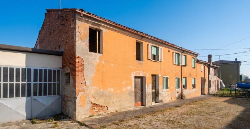 Casa con Terreno a Venera di Sanguinetto 2