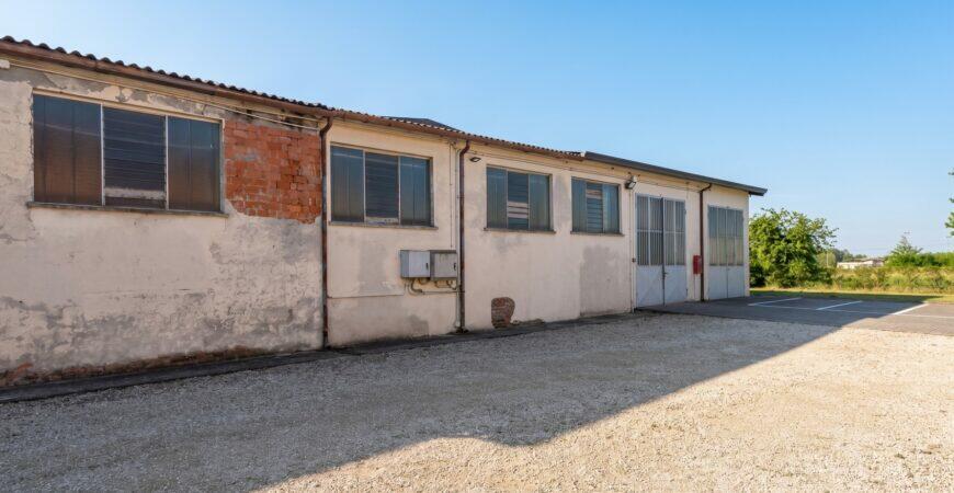 Casa con Terreno a Venera di Sanguinetto 12
